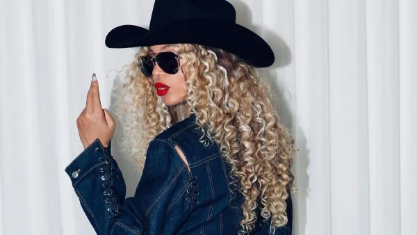 Η Beyoncé και η Levi's ® κατακτούν τα charts και την αγορά με το "Levii's Jeans" (VIDEO)