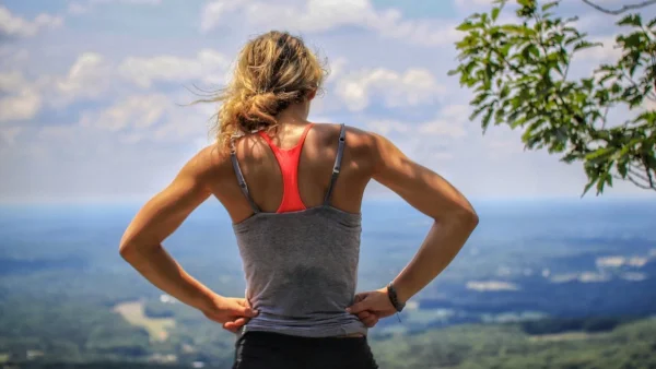 Είναι καλύτερο να τρέχεις ή να περπατάς για να καταπολεμήσεις την κυτταρίτιδα;