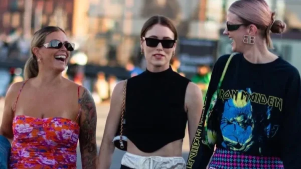 Ξαφνικά αυτό το "απροσδόκητο" παπούτσι παίρνει τη θέση των sneakers στα casual σύνολα της άνοιξης