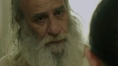 Παραλία 1/5: «Κάτι έχει, είναι επείγον!» - Ο Δημητρός το σκάει από το νοσοκομείο