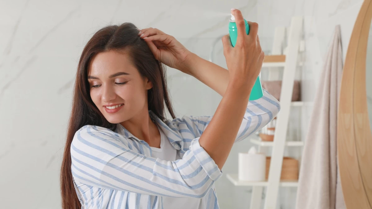 Βρήκαμε τα καλύτερα & πιο οικονομικά -κοστίζουν κάτω από 10 ευρώ- ξηρά σαμπουάν που είναι τέλεια για τα λιπαρά μαλλιά!