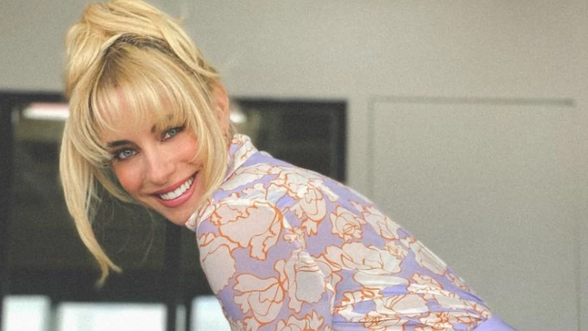 Δούκισσα Νομικού: Ξαπλωμένη σε παραλία της Μυκόνου - Με εντελώς επίπεδη κοιλιά και μαυρισμένο σώμα