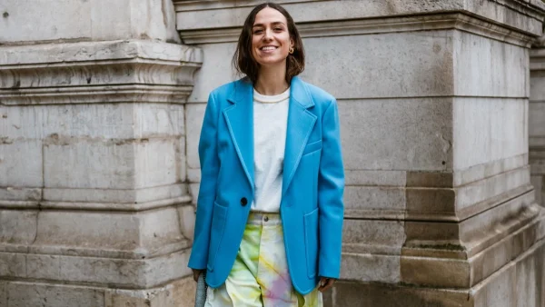 7 έξυπνοι τρόποι για να φορέσεις ένα απλό T-shirt