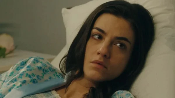 Το Ναυάγιο: «Κάτι δεν πάει καλά» - Καρέ καρέ η σκηνή που η Ειρήνη αγκαλιάζει για πρώτη φορά το "νεκρό" παιδί της