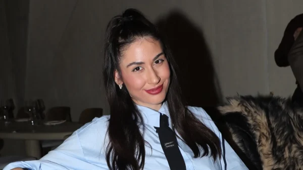 Έλενα Κρεμλίδου: Στο κόκκινο χαλί του Φεστιβάλ των Καννών 2024 - Με maxi κόκκινη τουαλέτα μαζί με ''μυστήριο'' συνοδό