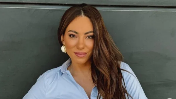 Ευρυδίκη Βαλαβάνη: Ρίχνει το instagram με τις αποκαλυπτικές της πόζες - Ξαπλωμένη στην άμμο με μικροσκοπικό μπικίνι