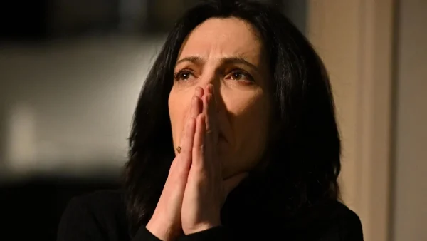 Σασμός (29/5): Τρόμος για την Βασιλική - Ο άνδρας που την επισκέπτεται στο κρατητήριο