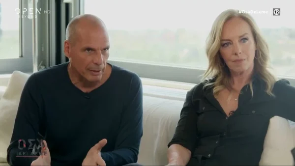 Γιάνης Βαρουφάκης - Δανάη Στράτου: «Περάσαμε από χίλια κύματα, οι δυσκολίες μας έχουν σφυρηλατήσει»