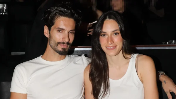 Γιώργος Καράβας - Ραφαέλα Ψαρρού: Ημίγυμνοι στο μπάνιο του υπερσύγχρονου σπιτιού τους