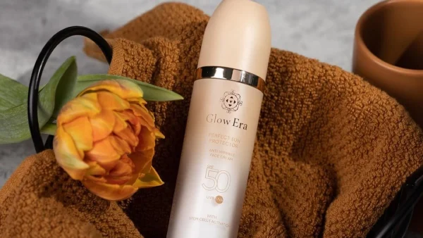 Glow Era: Το αντηλιακό που χαρίζει προστασία και αντιγήρανση μαζί!