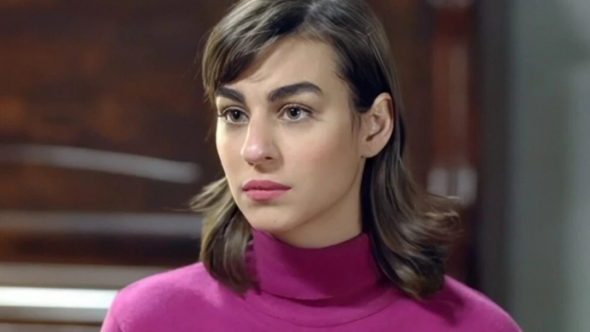 Ηλέκτρα (29/5): «Δεν είμαι κοριτσάκι, δεν το βλέπεις;» - Η Νεφέλη βάφεται και ντύνεται θηλυκά και πηγαίνει στον Παύλο