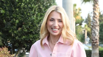 Μαρία Ηλιάκη: Μοναχική έξοδος στη Γλυφάδα - Εντυπωσιακά ντυμένη στα ροζ με ιδιαίτερο πέδιλο