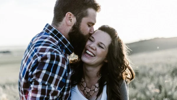 Μπορεί ένα φιλί να φτιάξει την ψυχολογία σου;