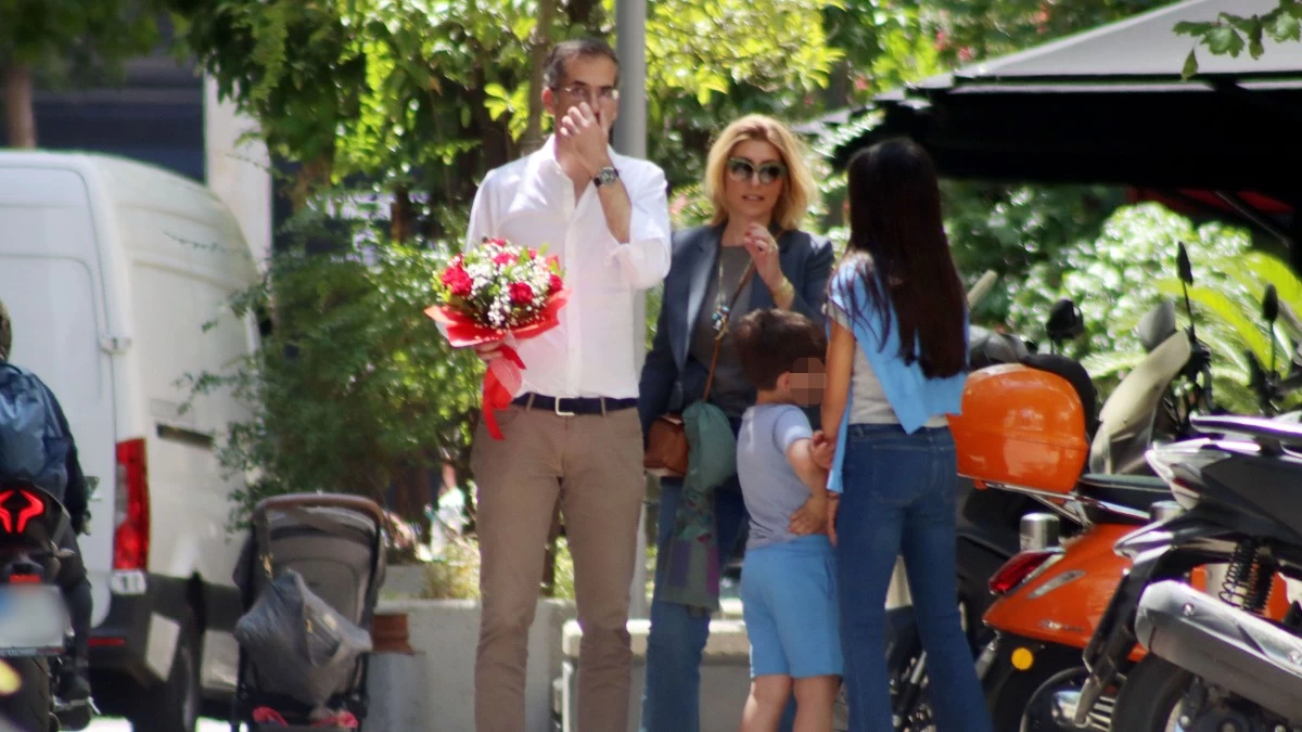 Κώστας Μπακογιάννης – Σία Κοσιώνη: Σπάνια οικογενειακή έξοδος με τον γιο τους Δήμο και την κόρη του, Δανάη