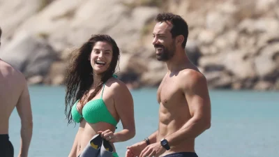 Χριστίνα Μπόμπα: Βγήκε μόνο με το μαγιό στο μπαλκόνι του σπιτιού της για γυμναστική - Η ανάρτησή της