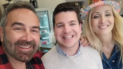 Νάταλι Κάκκαβα: Ο Δήμαρχος Σαρωνικού καταγγέλλει καταχρηστική και ασεβή συμπεριφορά από την πλευρά της