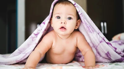 Tι χρειάζεται ένα νεογέννητο το καλοκαίρι; Με αυτά τα κόλπα θα το προστατέψεις από τις υψηλές θερμοκρασίες!