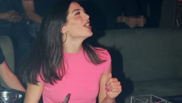 Μελίνα Νικολαΐδη: Της φιλούσαν το χέρι & την έπαιρναν αγκαλιές στα μπουζούκια - Ολόκληρο το μαγαζί ασχολούταν μαζί της