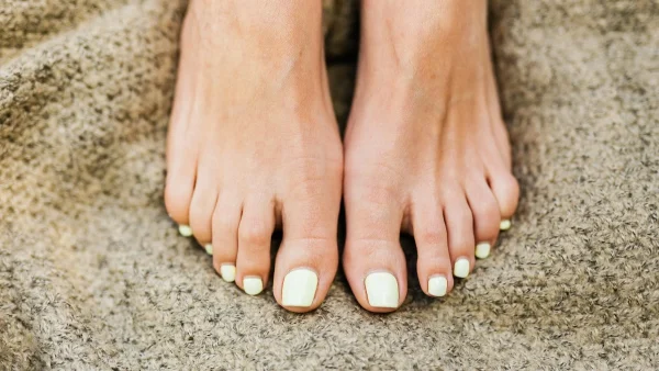 Πώς θα αποκτήσω ξανά όμορφα πόδια απαλλαγμένα από το κότσι;