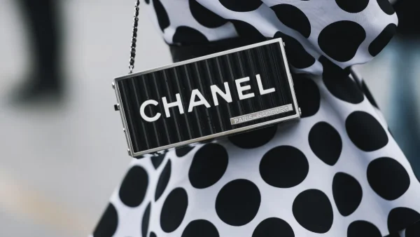 Polka dot trend: Με αυτούς τους 5 τρόπους θα φορέσεις το πουά το καλοκαίρι