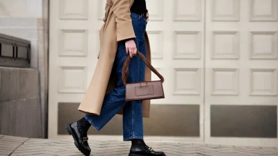 Barrel τζιν: Αυτό είναι το παντελόνι που θα πρωταγωνιστήσει το επόμενο διάστημα
