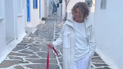 Σοφία Αλιμπέρτη: Φουλ ανανεωμένη στην πρώτη της εμφάνιση με μαγιό για φέτος! Δείτε φωτογραφίες