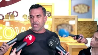 Έξαλλος ο Στέφανος Κωνσταντινίδης για την Eurovision: «Έπαθα σοκ! Ο ένας θώπευε τον άλλον! Να δω τον πρόλογο ενός soft πορν@;»