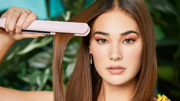 Έτσι θα πετύχεις το τέλειο ίσιωμα στα μαλλιά σου με λίγες μόνο κινήσεις!