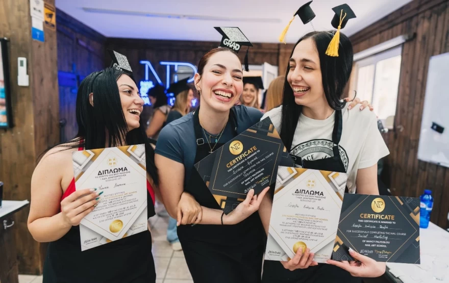 φοιτήτριες της σχολής της Νάνσυς Παλτόγλου