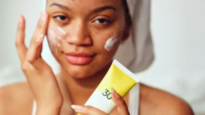 Αντηλιακό προσώπου: Πέντε προϊόντα ιδανικά για λιπαρές επιδερμίδες