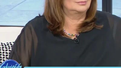 Αγαπημένη ηθοποιός σοκάρει με την απώλεια του πατέρα της: «Πήγα έξω από το σπίτι και βρήκα σε μια κολώνα το αγγελτήριο του θανάτου»