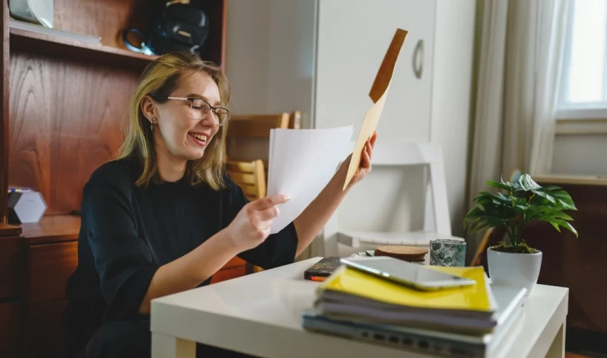 γυναίκα τελειομανής