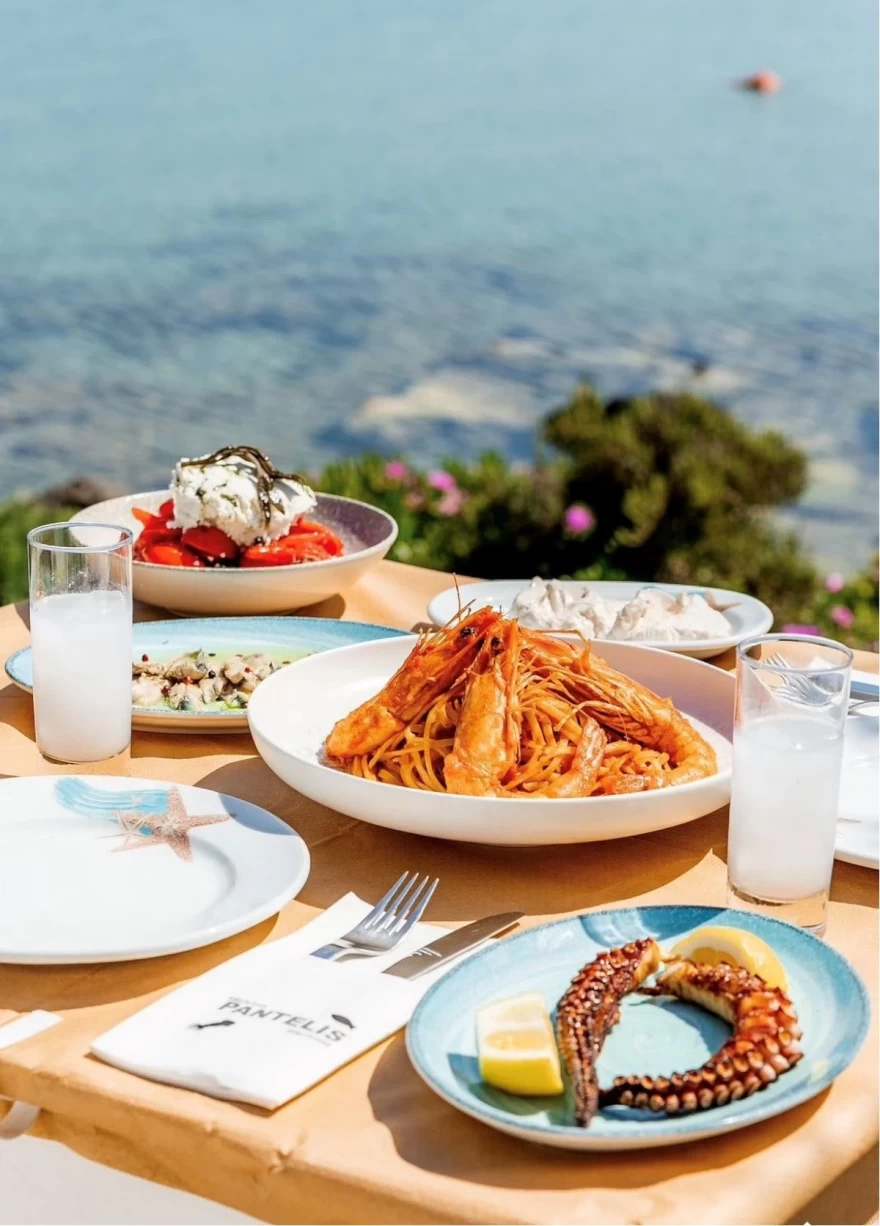 Η ψαροταβέρνα "Παντελής" στην Αντίπαρο φέρνει τη θάλασσα στο πιάτο μας!