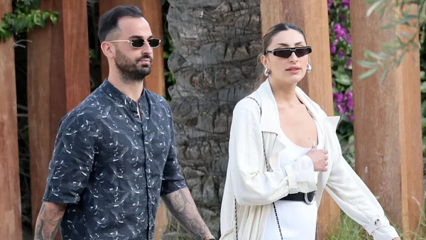 Άρης Σοϊλέδης - Μαριλίνα Κυπαρίσση: Η τόπλες πόζα στην πισίνα και η νέα φωτογραφία αγκαλιά