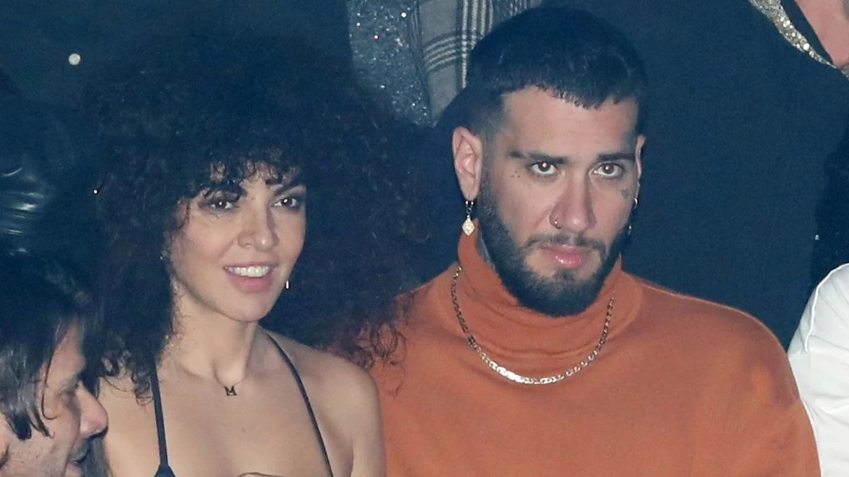 Mente Fuerte: Κάνει βάρη με το κορμί της Μαρίας Σολωμού - Το επικό βίντεο με τα παιχνίδια στον καναπέ τους