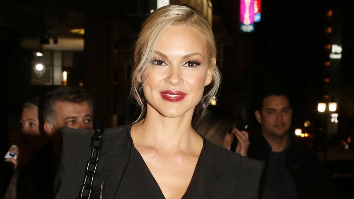 Βίκυ Κάβουρα: Η φωτογραφία αγκαλιά με το μωράκι της στον καναπέ του σπιτιού τους με τον Γιώργο Τζαβέλλα