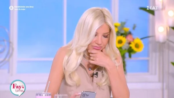 Φαίη Σκορδά: "Λύγισε" στον αέρα του Fay's Time - «Με συγχωρείτε, τρέμω! Πριν ξεκινήσει η εκπομπή, ένας δικός μου άνθρωπος...»