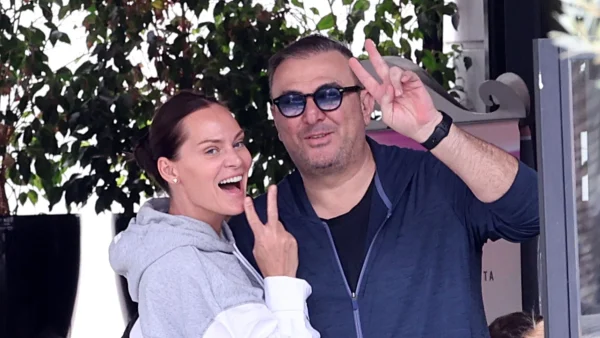 Αντώνης Ρέμος & Υβόννη Μπόσνιακ: Ολόκληρο κορίτσι η ξανθομαλλούσα κόρη τους - Με denim look στη Νέα Υόρκη