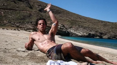 Άγγελος Λάτσιος: Τι κάνει τις ώρες που δεν δουλεύει στο ONAR - Η φωτογραφία από την πισίνα στο ξενοδοχείο του Ματέο Παντζόπουλου