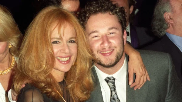 Αλίκη Βουγιουκλάκη: Σπάνιο φωτογραφικό ντοκουμέντο - Ναρκωμένη στο κρεβάτι του χειρουργείου