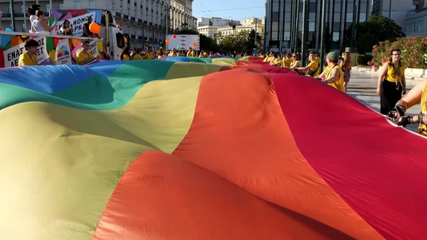 Athens Pride 2024 - Ξεκίνησε η παρέλαση με το σύνθημα: «Ένας νόμος δεν αρκεί»