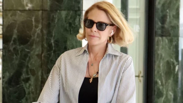 Τζένη Μπαλατσινού: Βόλτα με το καρότσι στο κέντρο της Αθήνας - Έχει μεγαλώσει πολύ ο Παναγιώτης Αντώνιος