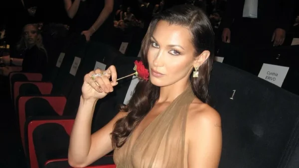 Skinny brows: Τα λεπτά φρύδια κάνουν δυναμικό comeback από τα 90s & είναι ό,τι πιο hot για φέτος το καλοκαίρι!