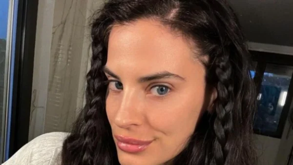 Χριστίνα Μπόμπα: Ποζάρει σε πολύ προχωρημένη κύηση - Η φωτογραφία από την εγκυμοσύνη της