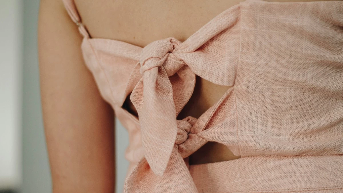 Αυτή είναι η νέα εμμονή στη μόδα και η top λεπτομέρεια που απενοχοποιεί τη θηλυκότητα