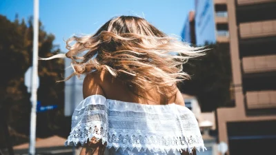 DIY: 3 σπιτικές μάσκες μαλλιών για τέλεια ενυδατωμένα μαλλιά το καλοκαίρι!