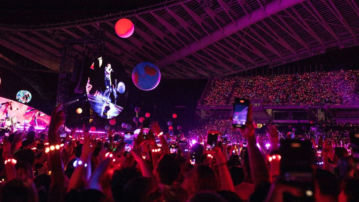 Coldplay: Λογικά ήταν από... χρυσό  - Πόσο κόστισε ένα εισιτήριο για την συναυλία τους στην Ελλάδα