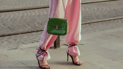 4 απρόσμενοι συνδυασμοί χρωμάτων για να αποφύγεις τις "βαρετές" εμφανίσεις το καλοκαίρι