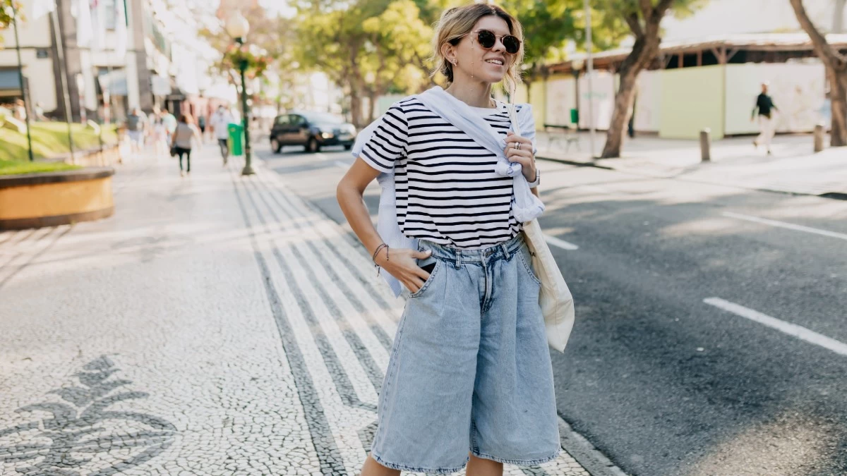 Αυτά είναι τα must-have tops για να φορέσεις με τζιν σορτς - 6 στυλ για να διαλέξεις