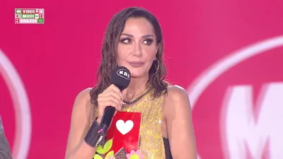 Δέσποινα Βανδή: Καταχειροκροτήθηκε στα Mad VMA 2024 από όλο το στάδιο με το μήνυμα κατά της κακοποίησης - «Καμία ανοχή στη βία!»